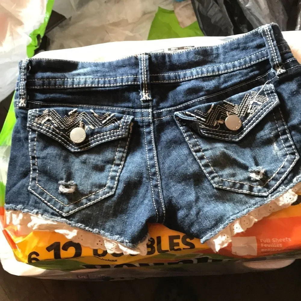 No Boundaries Daisy Dukes sz. 1 EUC